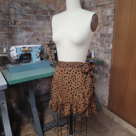 SHEIN brown black dotted wrap skirt xs 2 - Picture 3 of 9